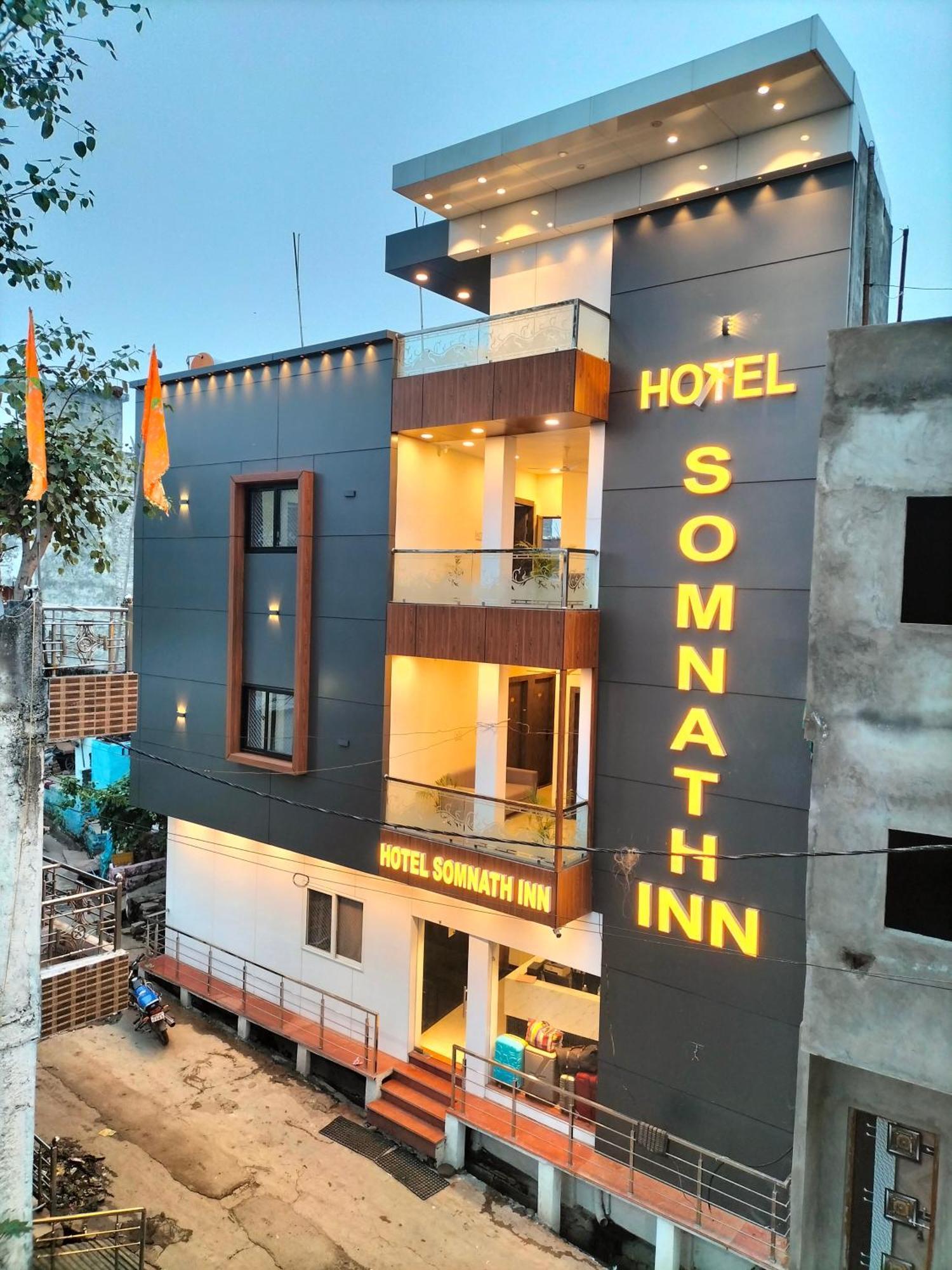 Hotel Somnath Inn Uddzsaín Kültér fotó